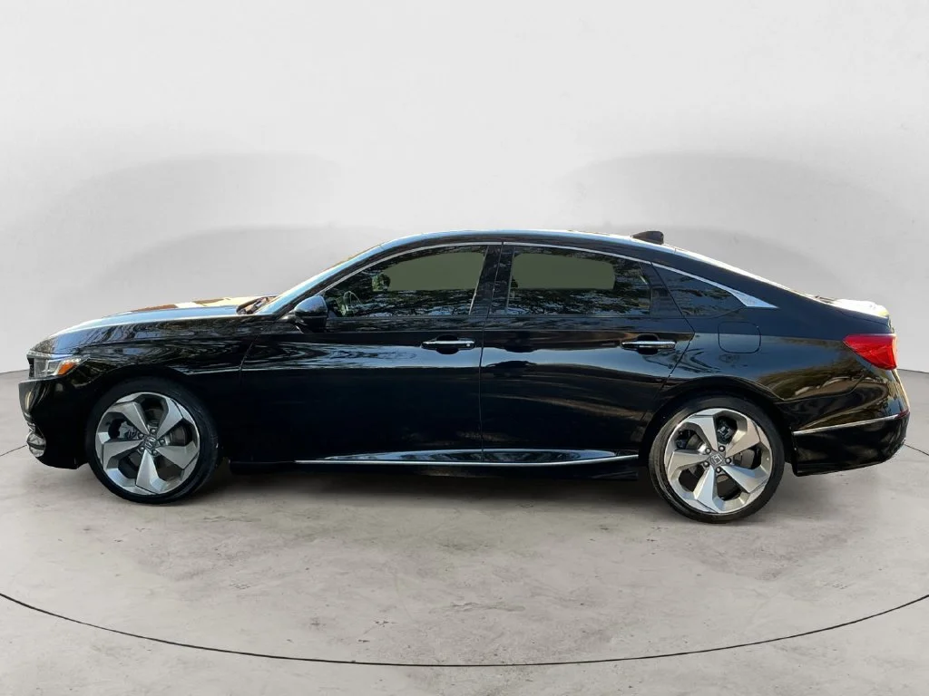 Used 2018 Black Honda Touring image 12