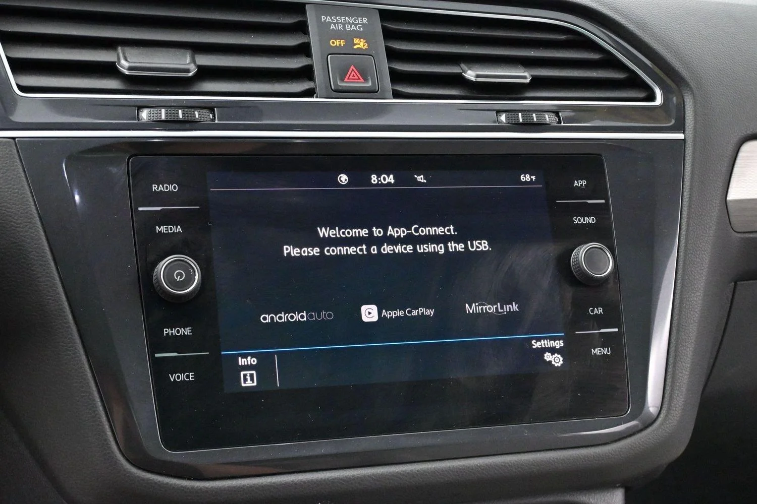 Used 2020 Deep Black Pearl Volkswagen SE image 18