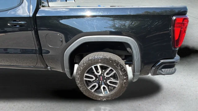Used 2023 Black GMC AT4 image 39
