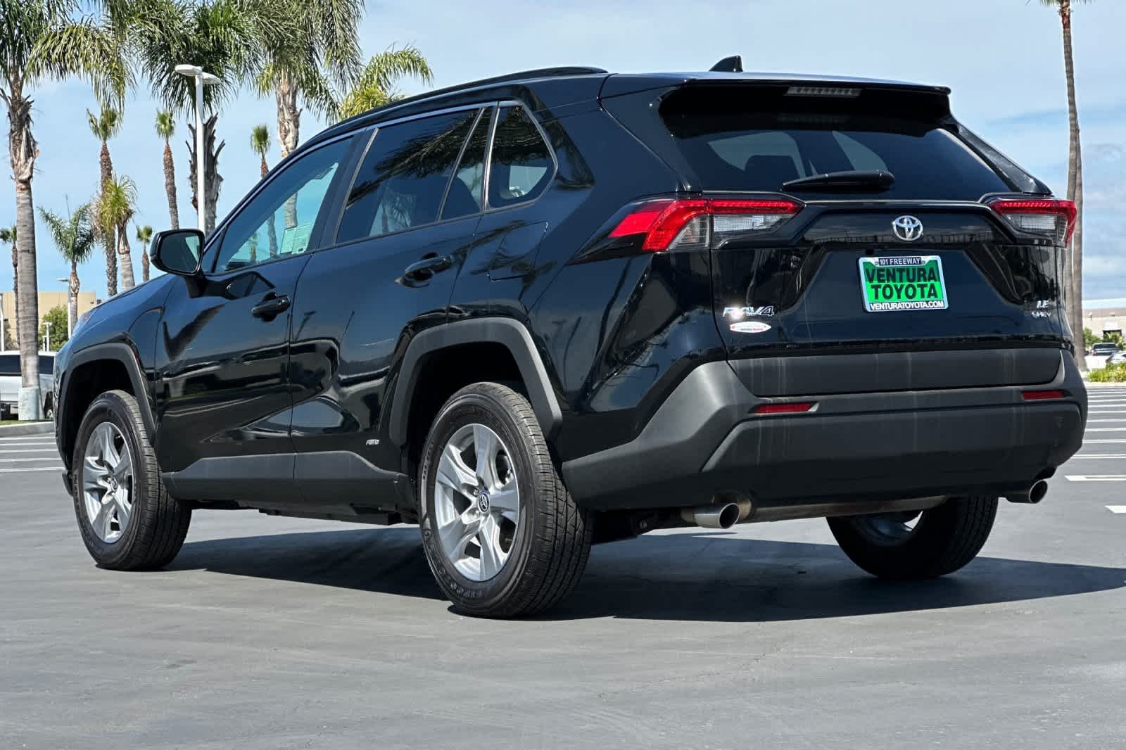 2025 Toyota RAV4 LE - Photo 6