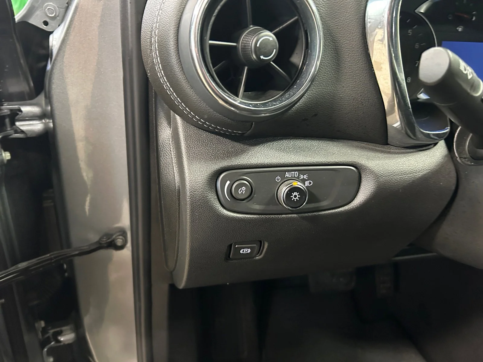 Used 2025 Gray Chevrolet LT AWD image 16