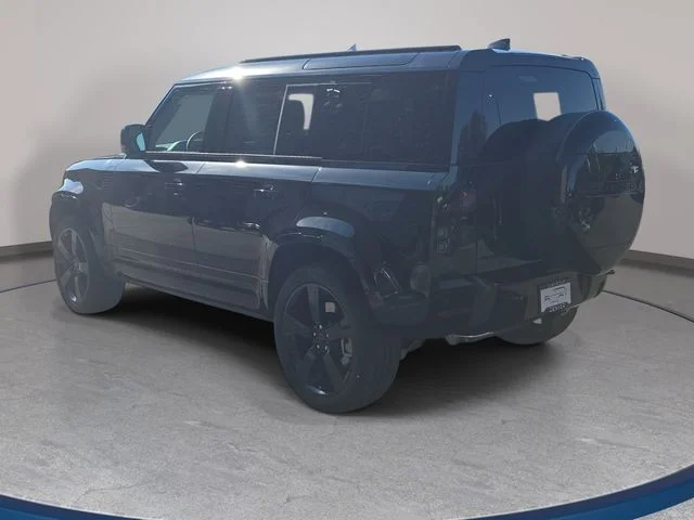 New 2026 Santorini Black Land Rover X-Dynamic SE image 7