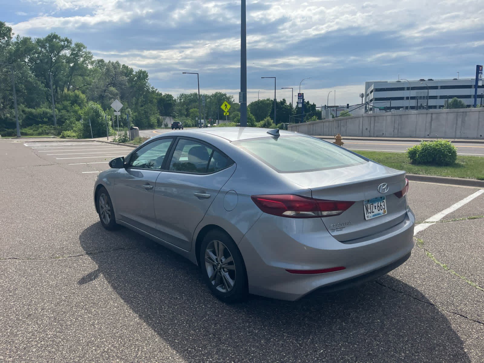 Used 2017 Shale Gray Metallic Hyundai SE image 4