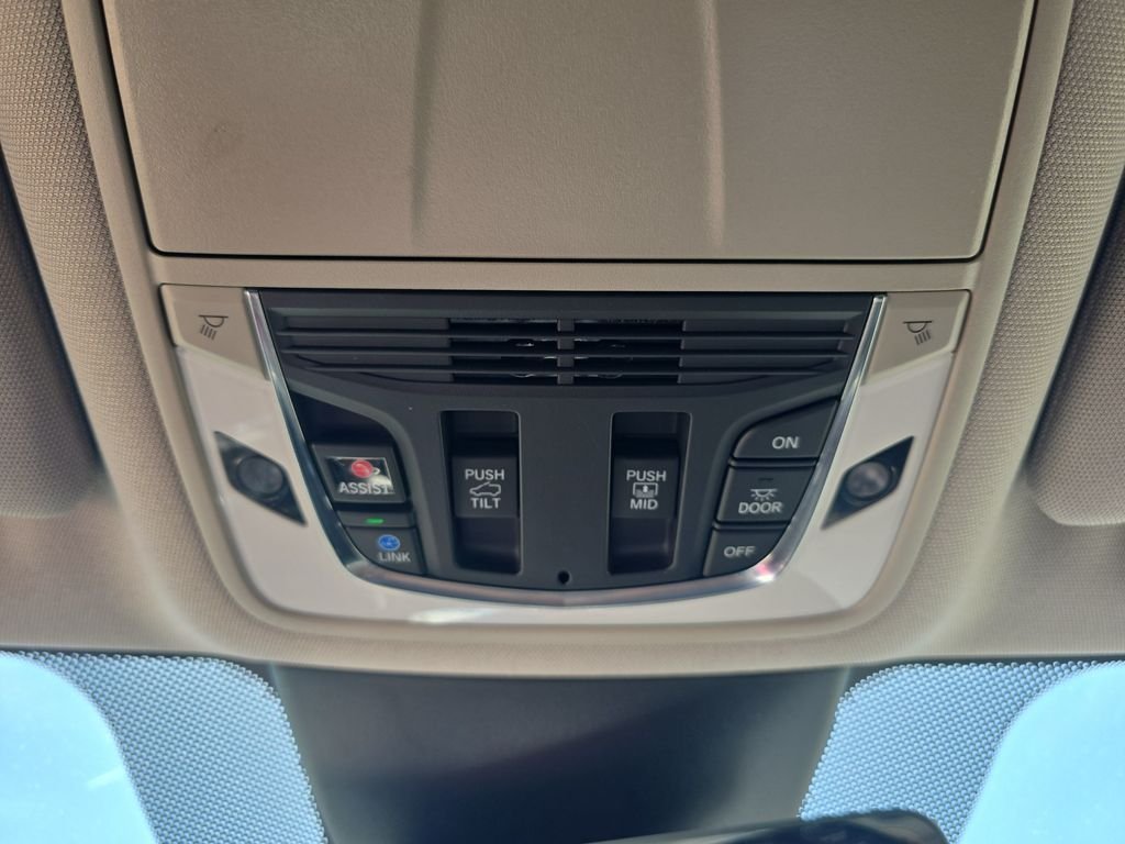 Used 2023  Acura Advance image 26