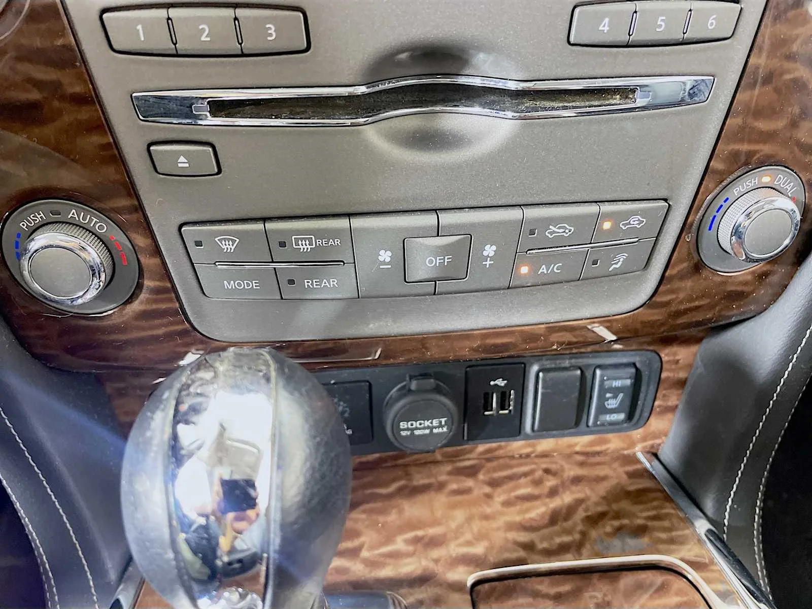 Used 2019 Pearl White Tricoat Nissan SL image 14