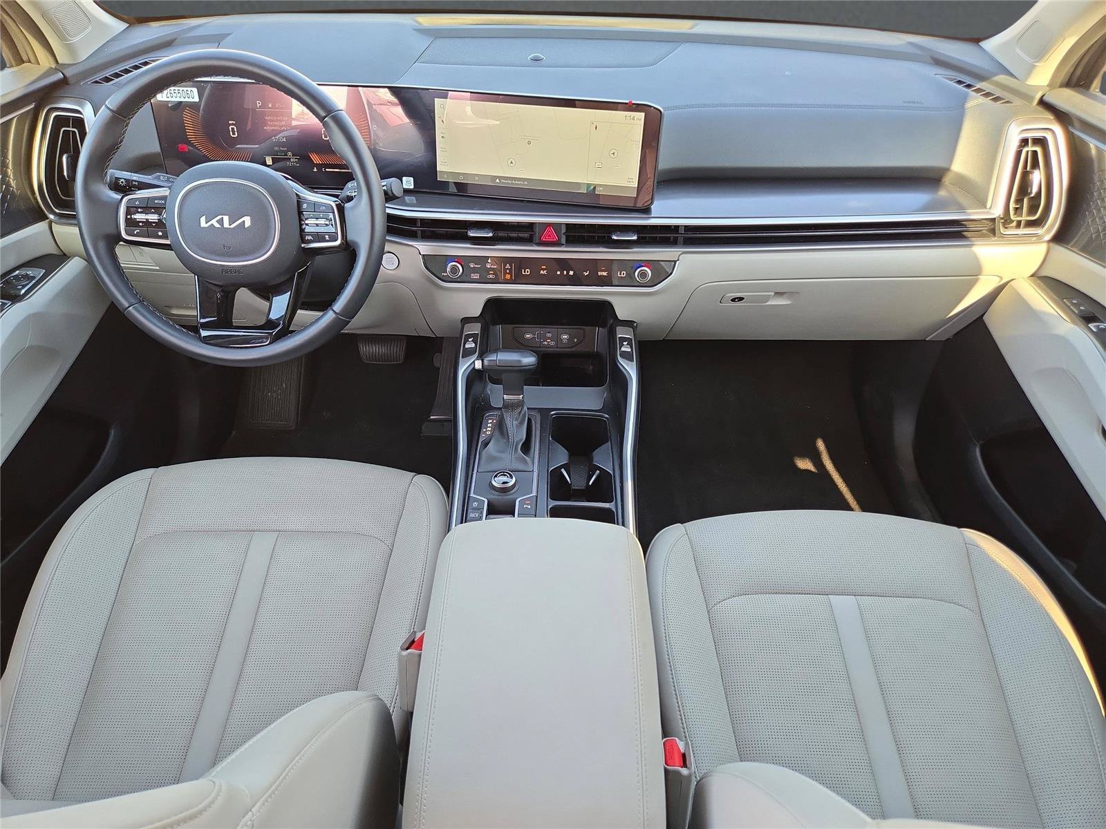 2025 Kia Sorento S - Photo 16