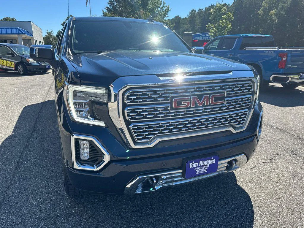 Used 2022 Pacific Blue Metallic GMC 