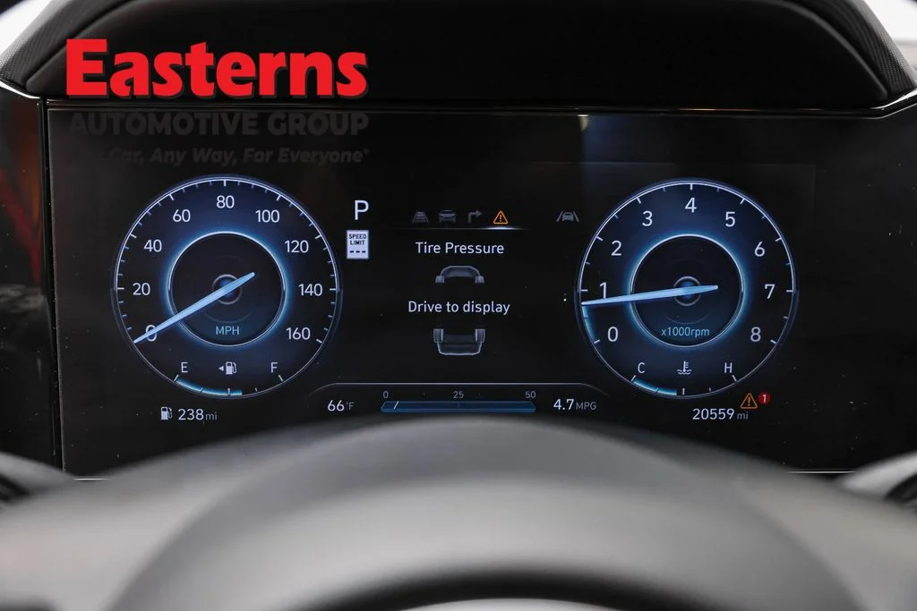 Used 2025 Red Hyundai SEL Convenience image 18