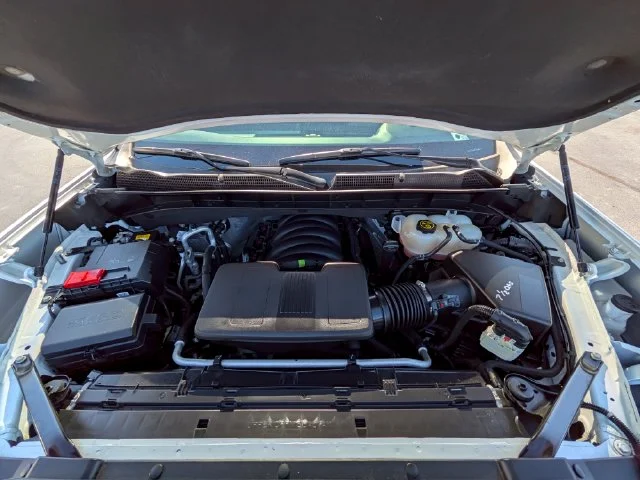 Used 2023 White GMC AT4 image 27