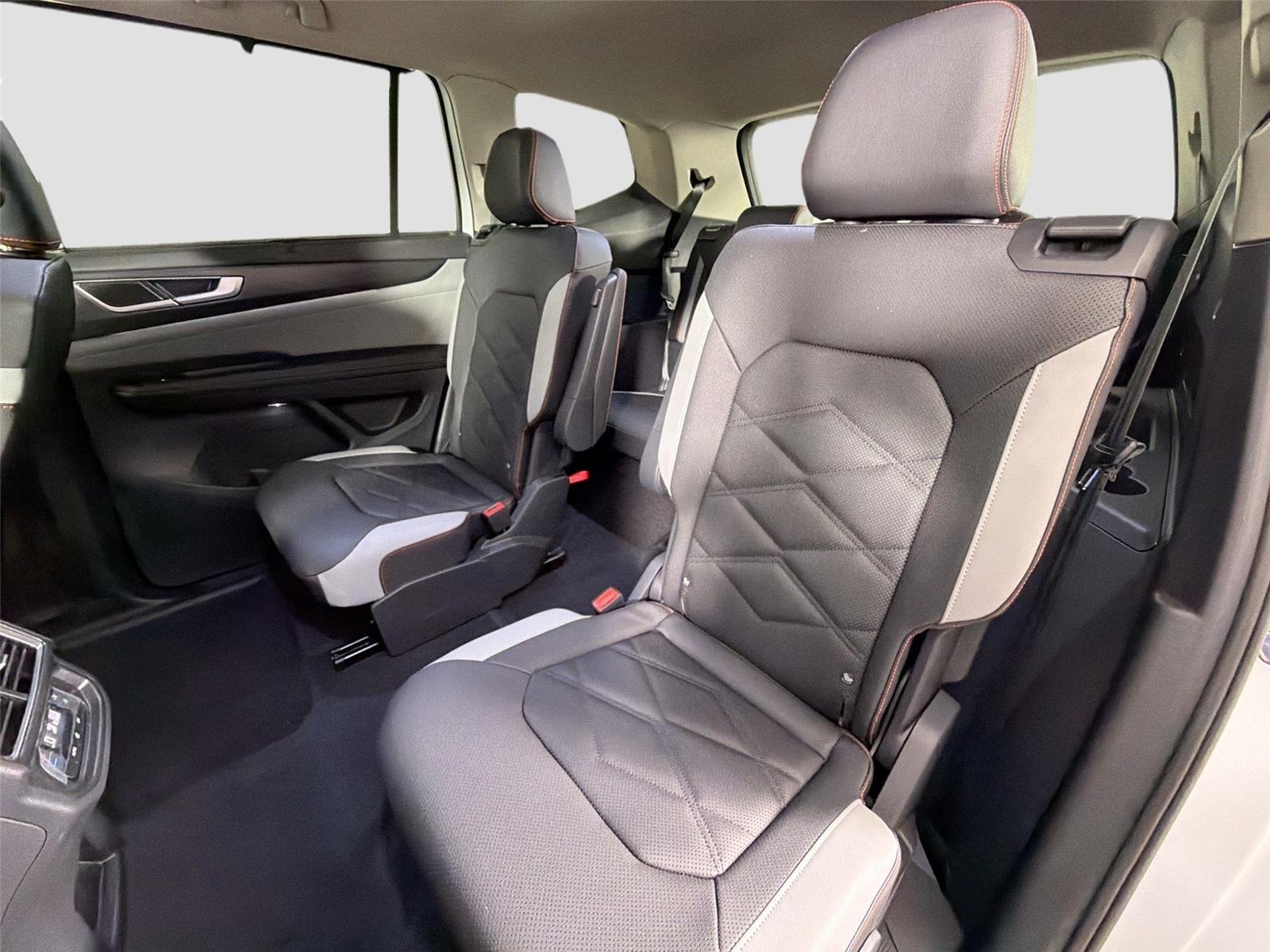 New 2026 Opal White Pearl Volkswagen 2.0T Peak Edition image 23