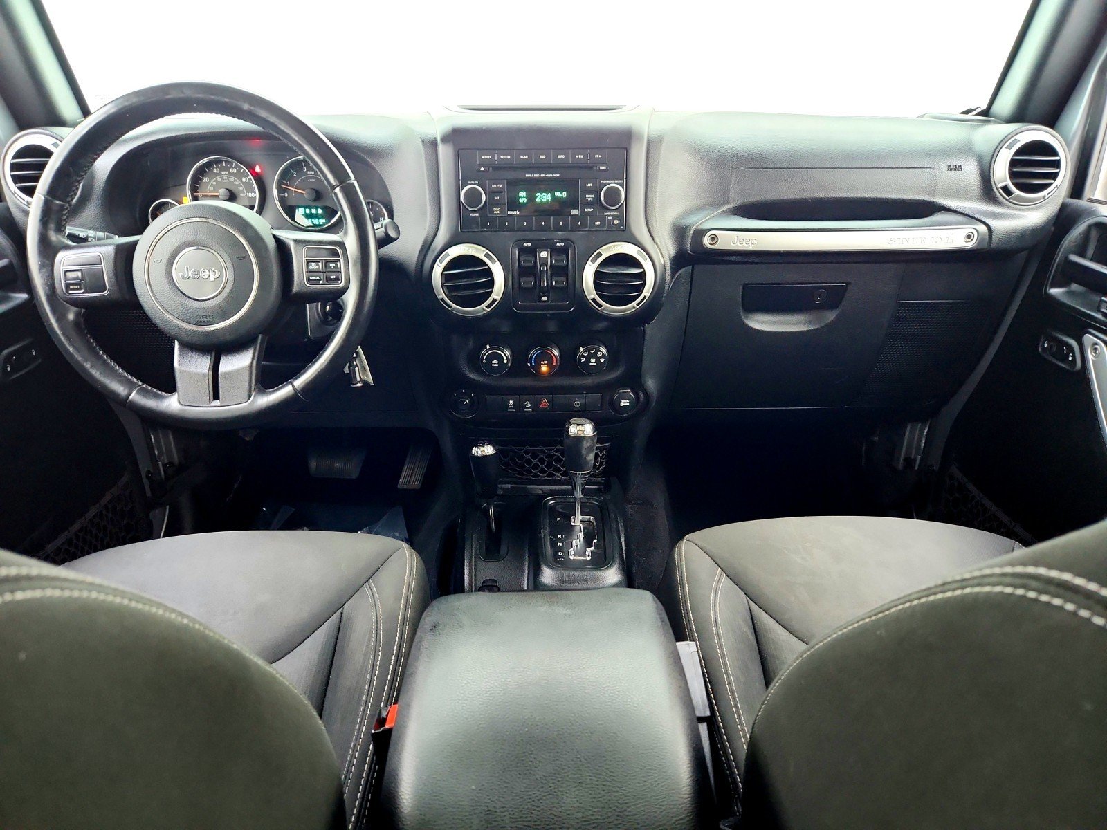 Used 2018 Billet Silver Metallic Clearcoat Jeep Sahara image 17