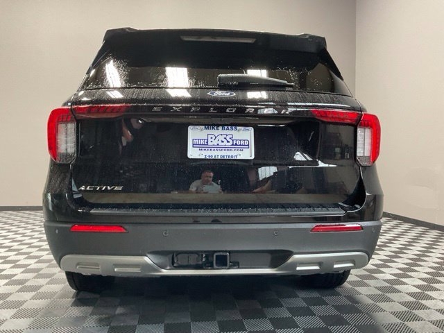 New 2027 Agate Black Metallic Ford Active image 10