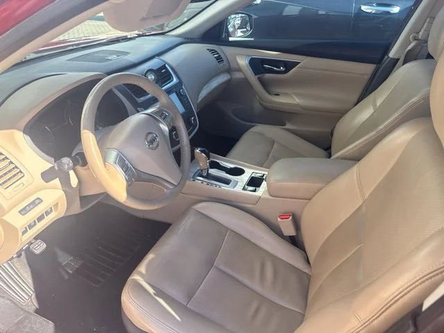 Used 2017 Red Nissan 2.5 SL image 5