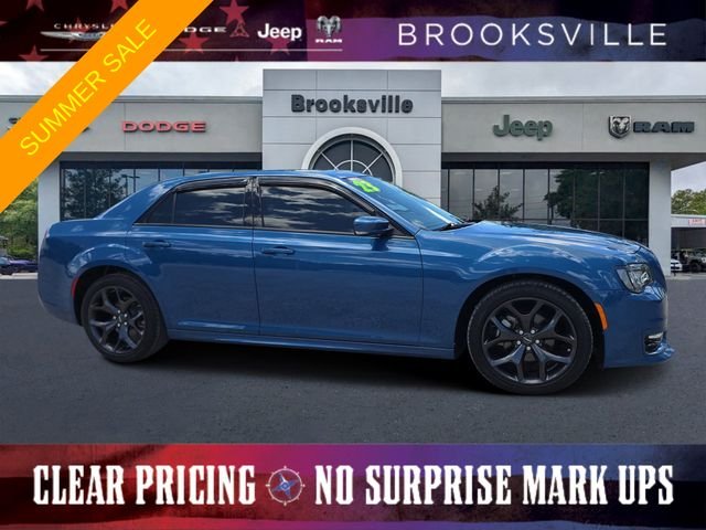 2023 Chrysler 300 Touring L RWD's photo