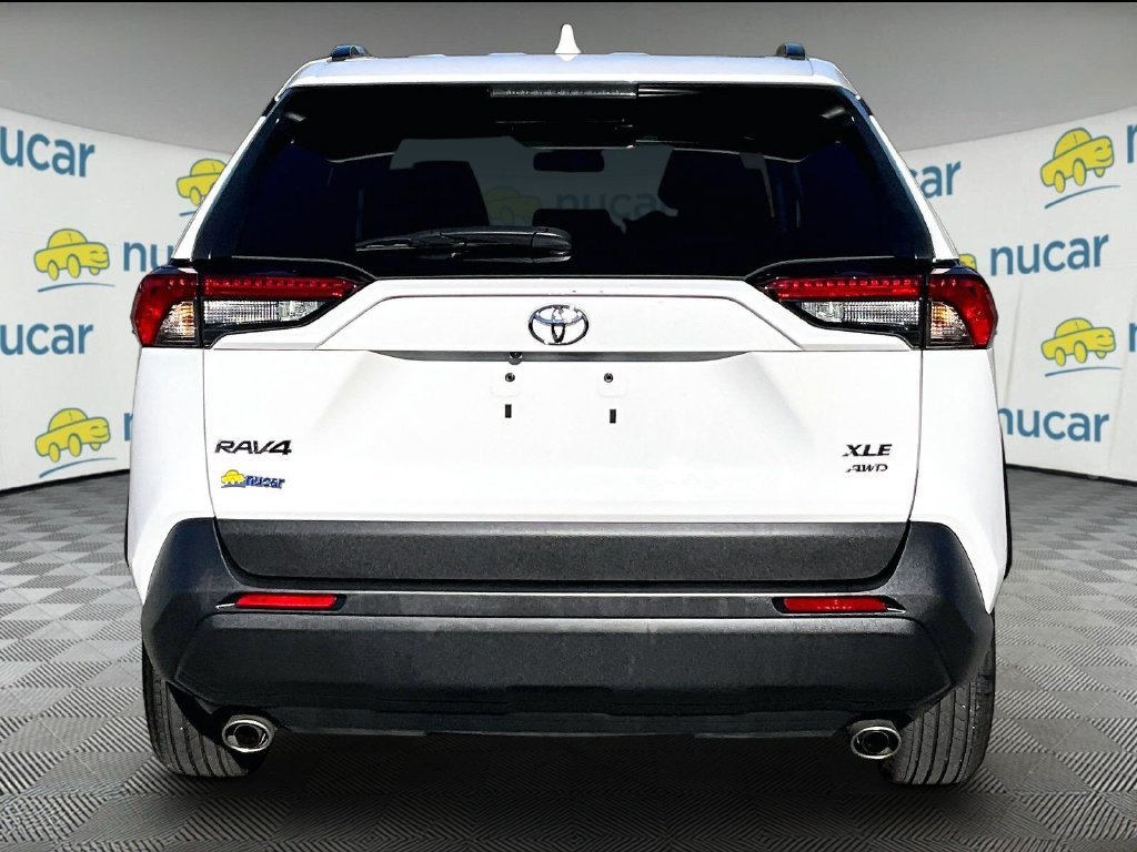 Used 2025 White Toyota XLE image 5