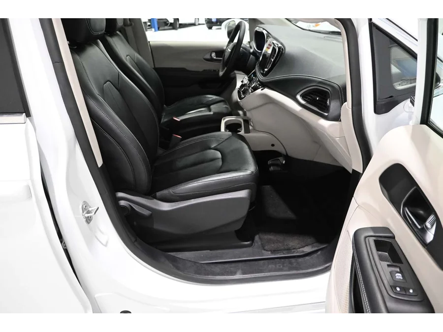 Used 2022 WHITE Chrysler Touring L Mobility Handicap Van image 15