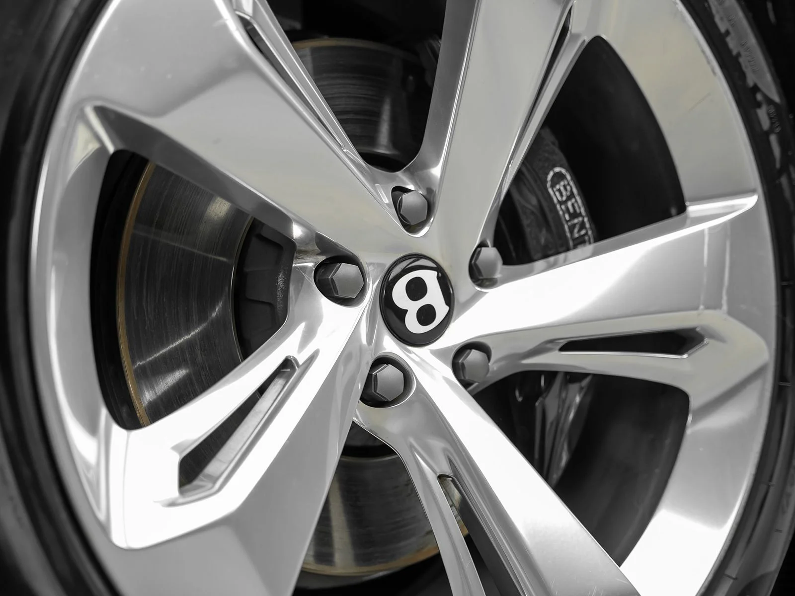 Used 2018 Gray Bentley W12 image 22
