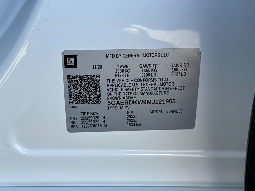 Used 2021 WHITE FROST TRICOAT Buick Avenir image 34