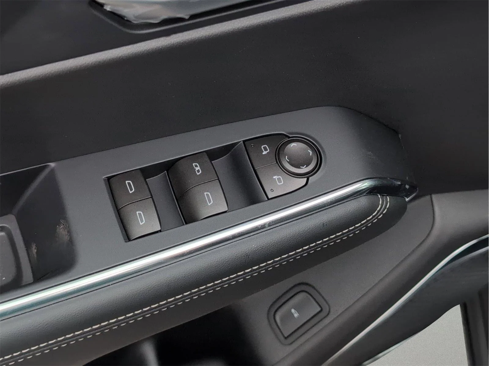 New 2026 Sterling Metallic GMC Elevation image 29
