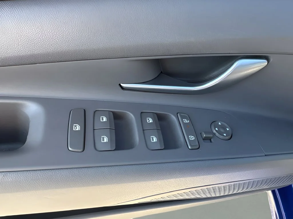 Used 2025 Blue Hyundai SEL Convenience image 23