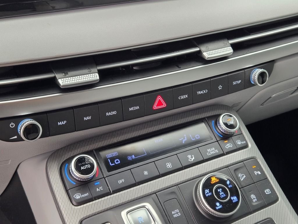 Used 2024 Abyss Black Hyundai SEL image 28