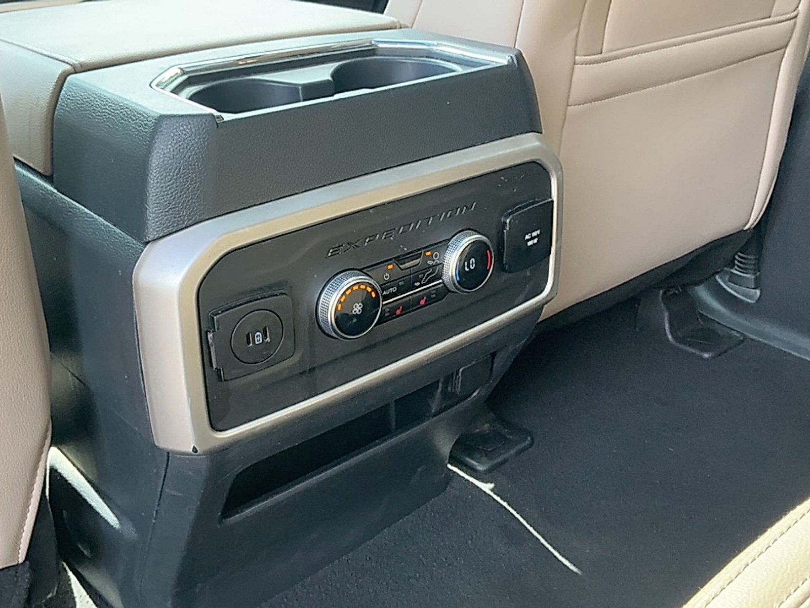 Used 2024  Ford Limited image 16