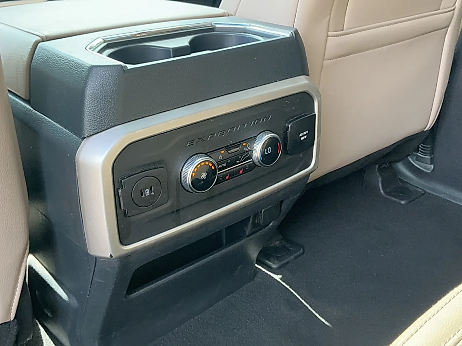 Used 2024  Ford Limited image 16