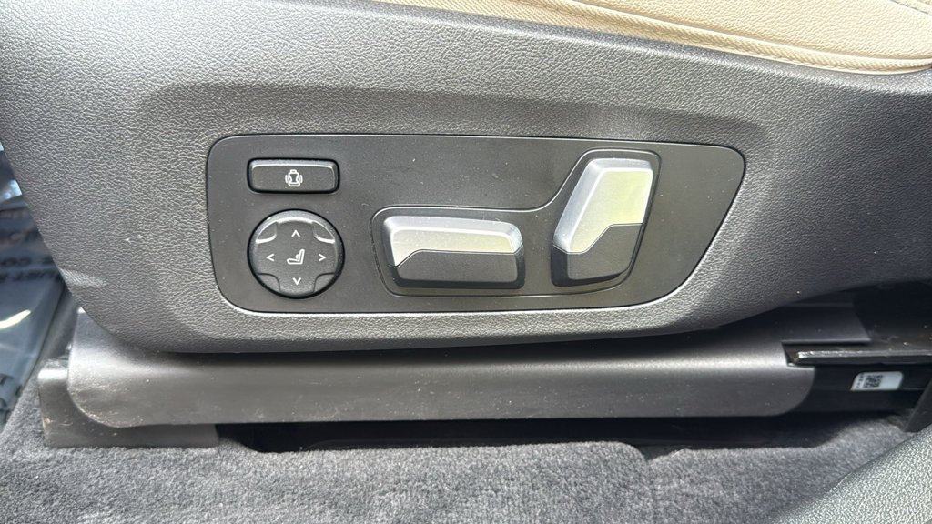 Used 2021 Mineral White Metallic BMW xDrive30i image 11