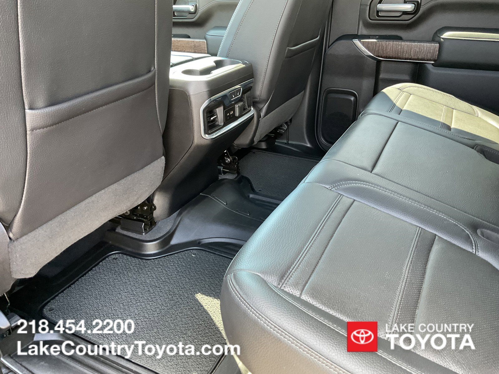 Used 2023  GMC Denali image 21