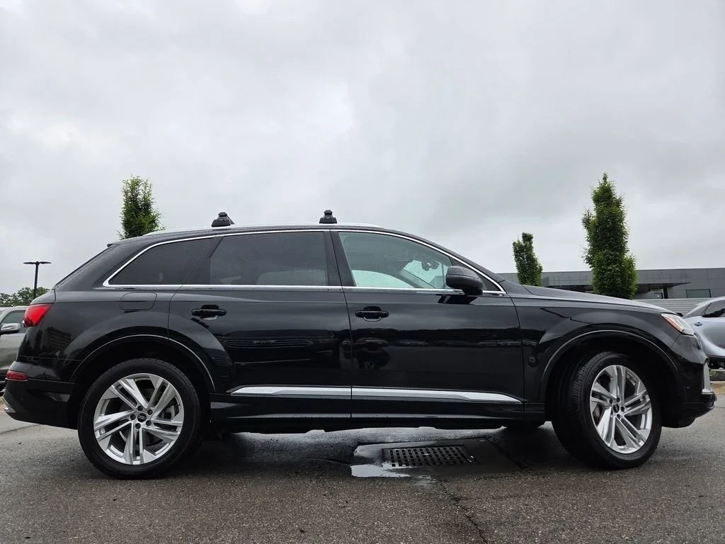 Used 2023 Mythos Black Metallic Audi Premium Plus image 32