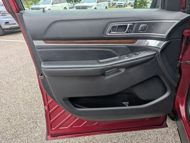 Used 2017 Red Ford Limited image 25
