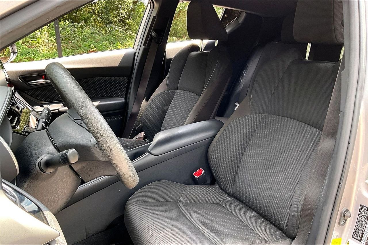 Used 2019 Silver Toyota LE image 18