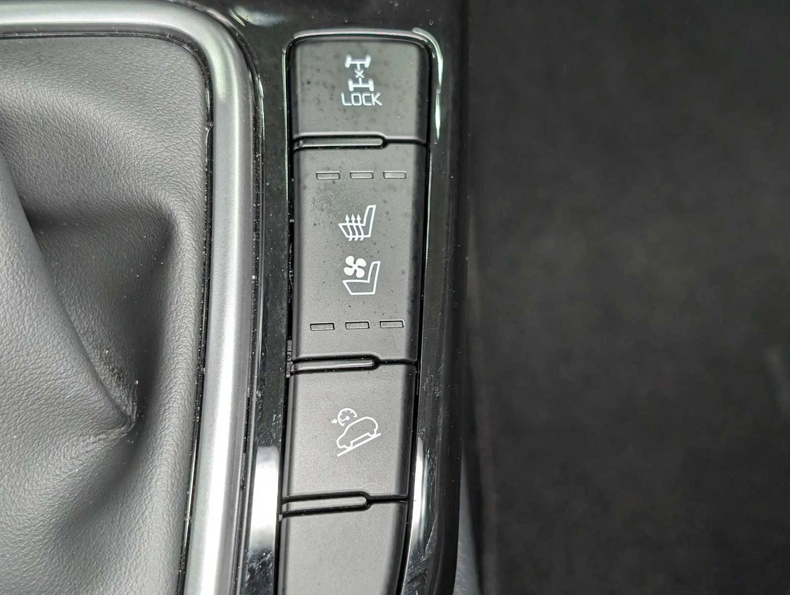 Used 2024 Snow White Pearl Kia SX image 31