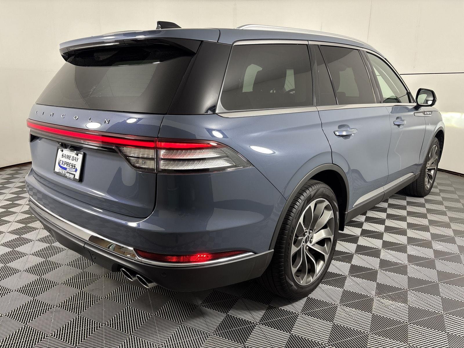 Used 2025 Blue Metallic Lincoln Reserve image 27