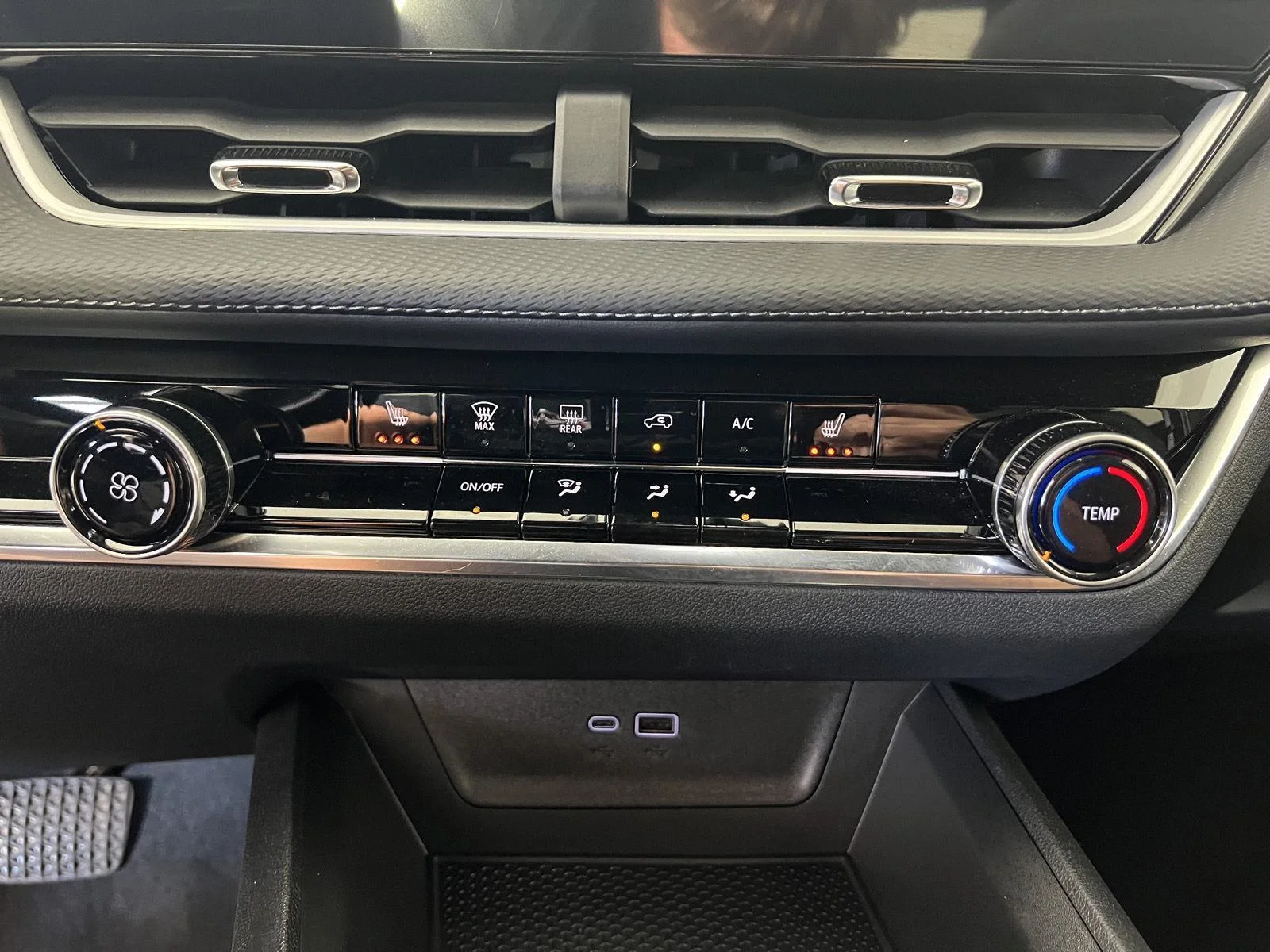 Used 2025 Mosaic Black Metallic Chevrolet AWD LT image 15