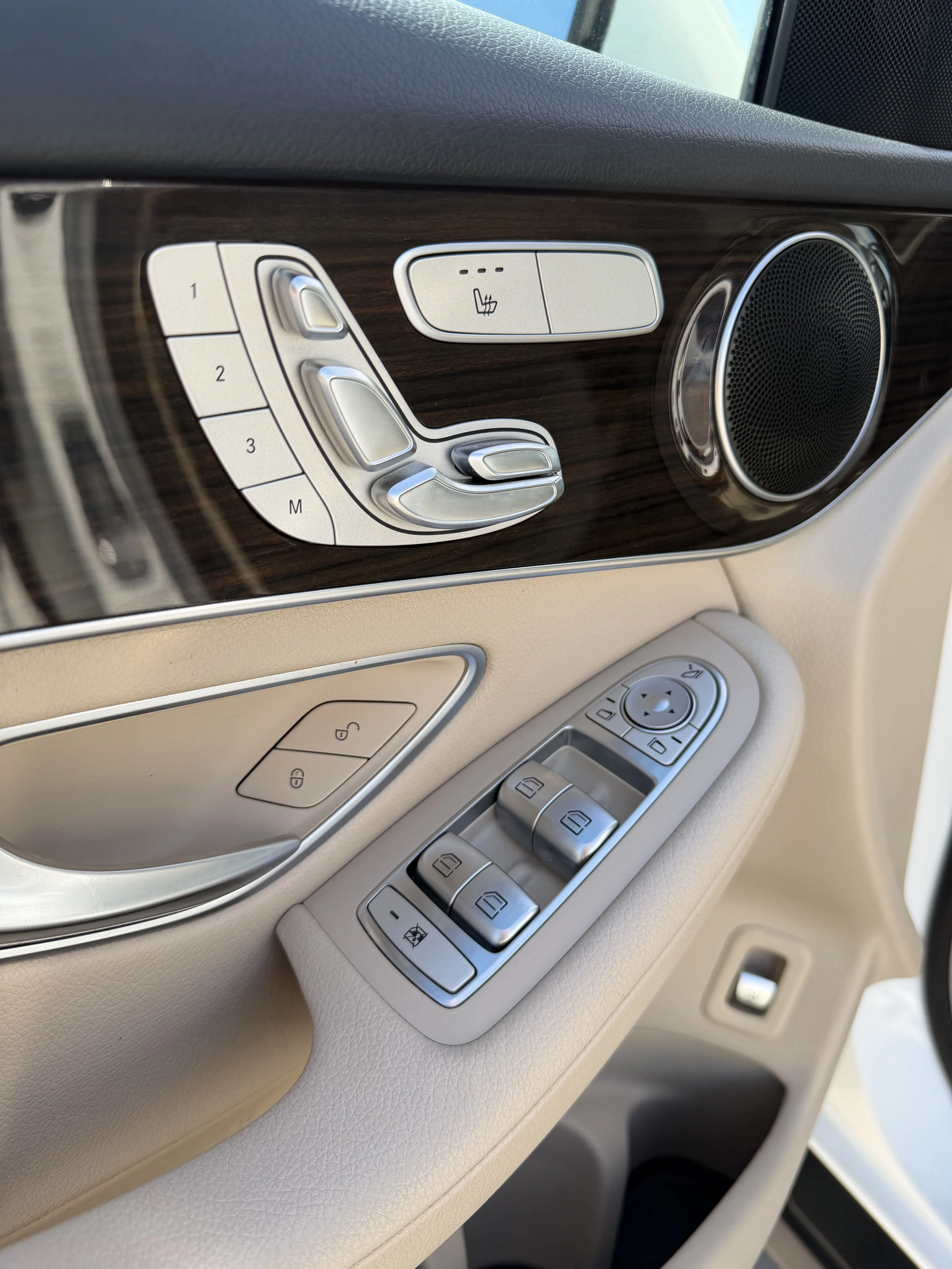 Used 2019 White Mercedes-Benz GLC 300 image 10