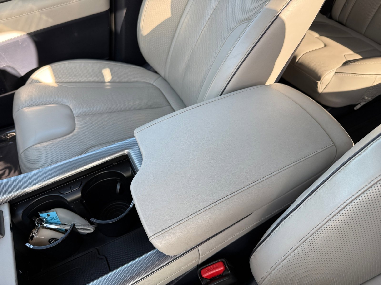 Used 2023 Hyper White Hyundai Calligraphy image 14