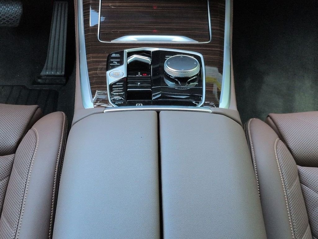 New 2026 Mineral White Metallic BMW xDrive40i image 19