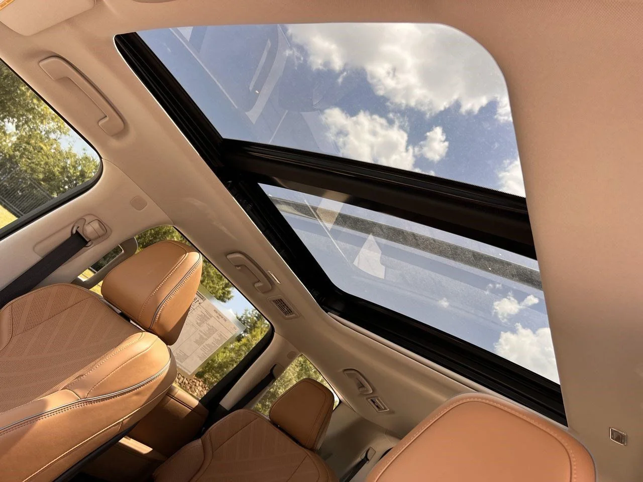 New 2027 RADIANT WHITE INFINITI Luxe 2WD image 19