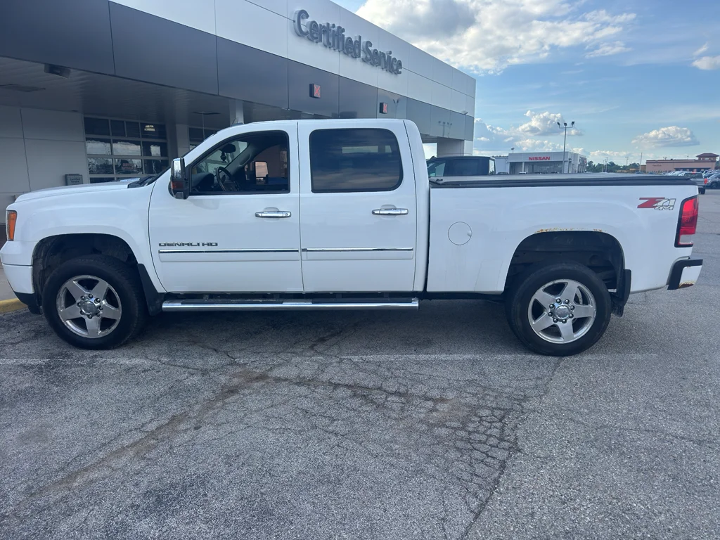 Used 2013 Summit White GMC Denali image 9