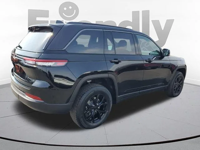 New 2026 Diamond Black Crystal Pearl-Coat Exterior Paint Jeep Altitude image 5
