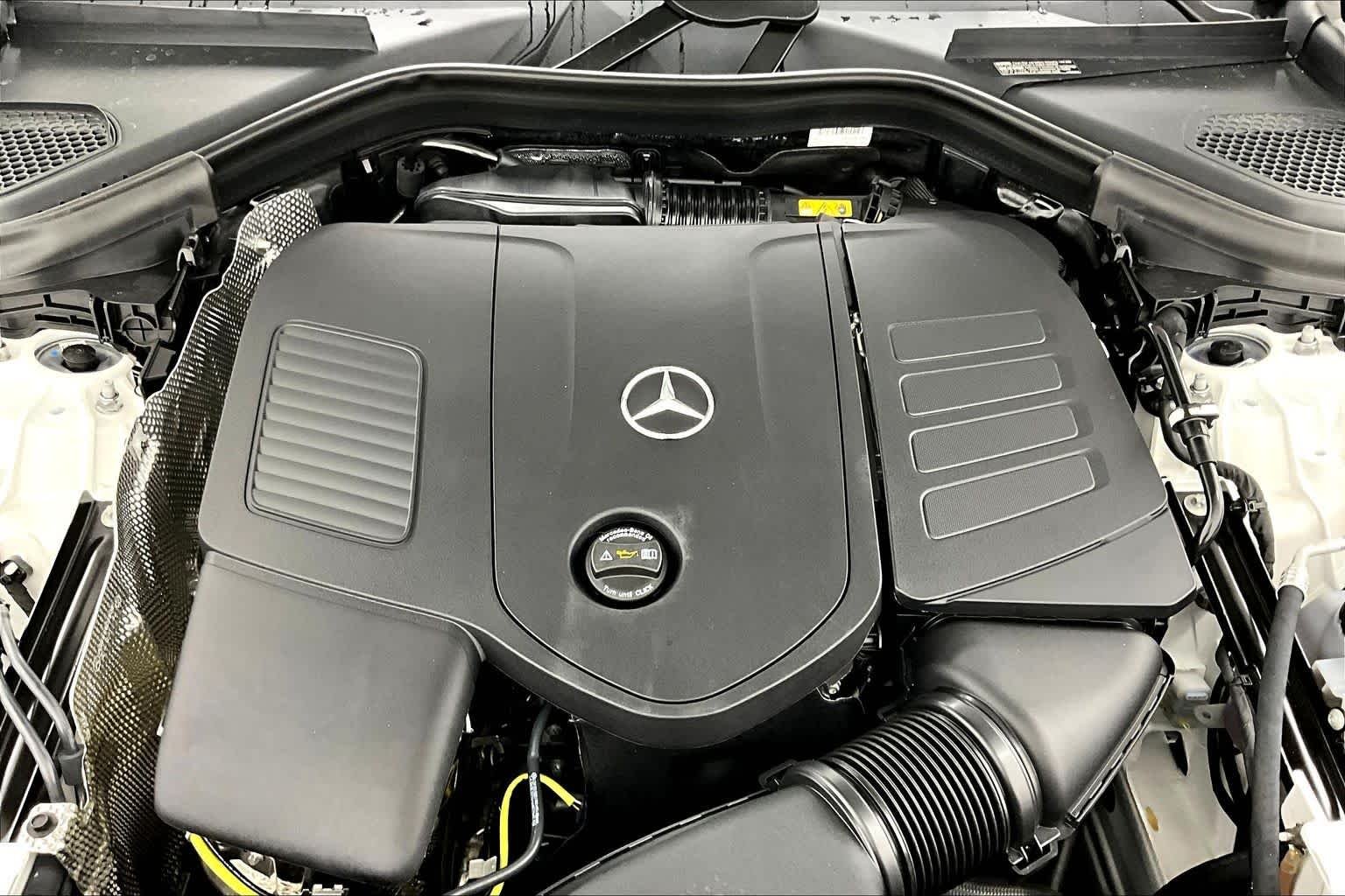 New 2026 Polar White Mercedes-Benz GLC 300 image 16