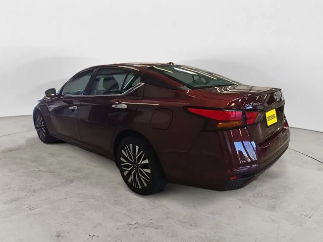 Used 2025  Nissan 2.5 SV image 7