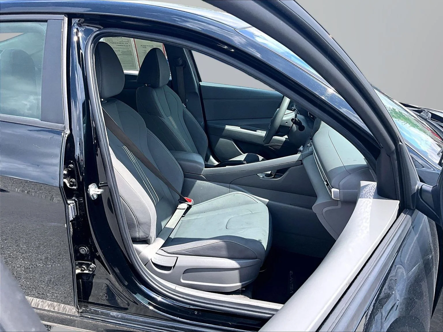 Used 2024 Black Hyundai SEL image 7