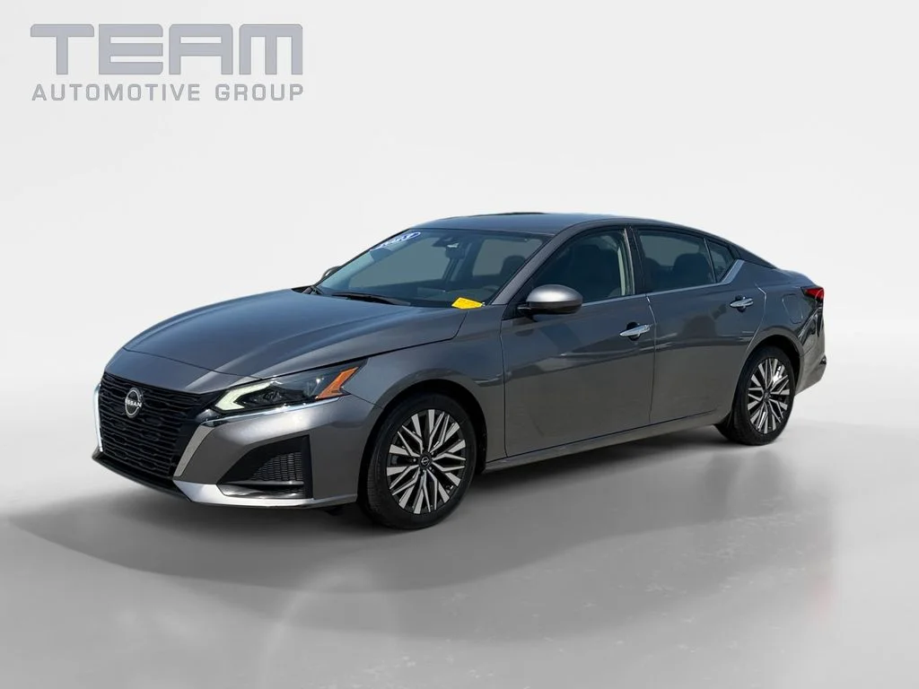 Used 2023 Gray Nissan 2.5 SV image 3