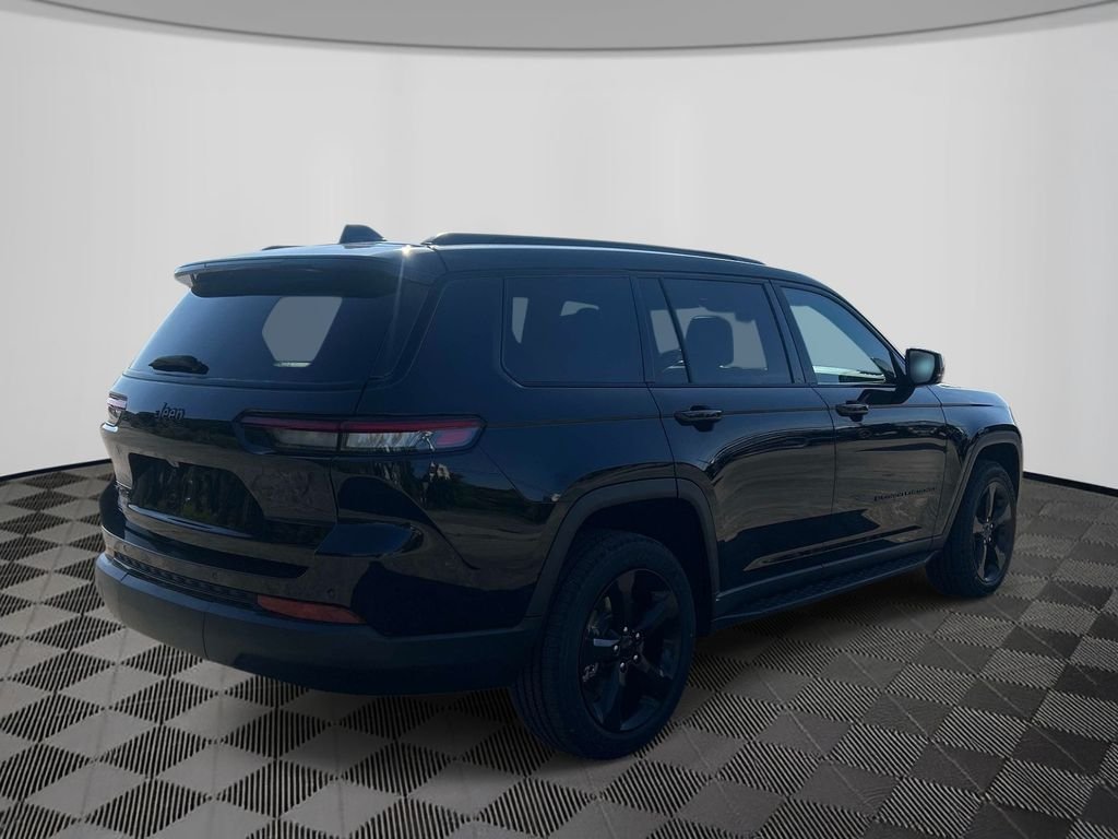 Used 2023 Black Jeep Altitude image 5