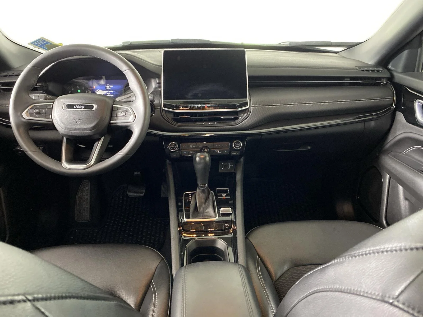 Used 2023 Granite Crystal Metallic Clearcoat Jeep Altitude image 2