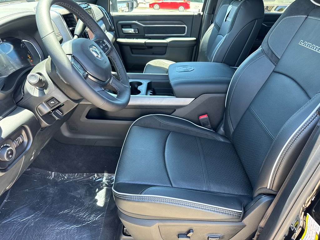 New 2026 Diamond Black Crystal Pearl-Coat Exterior Paint RAM Laramie image 25
