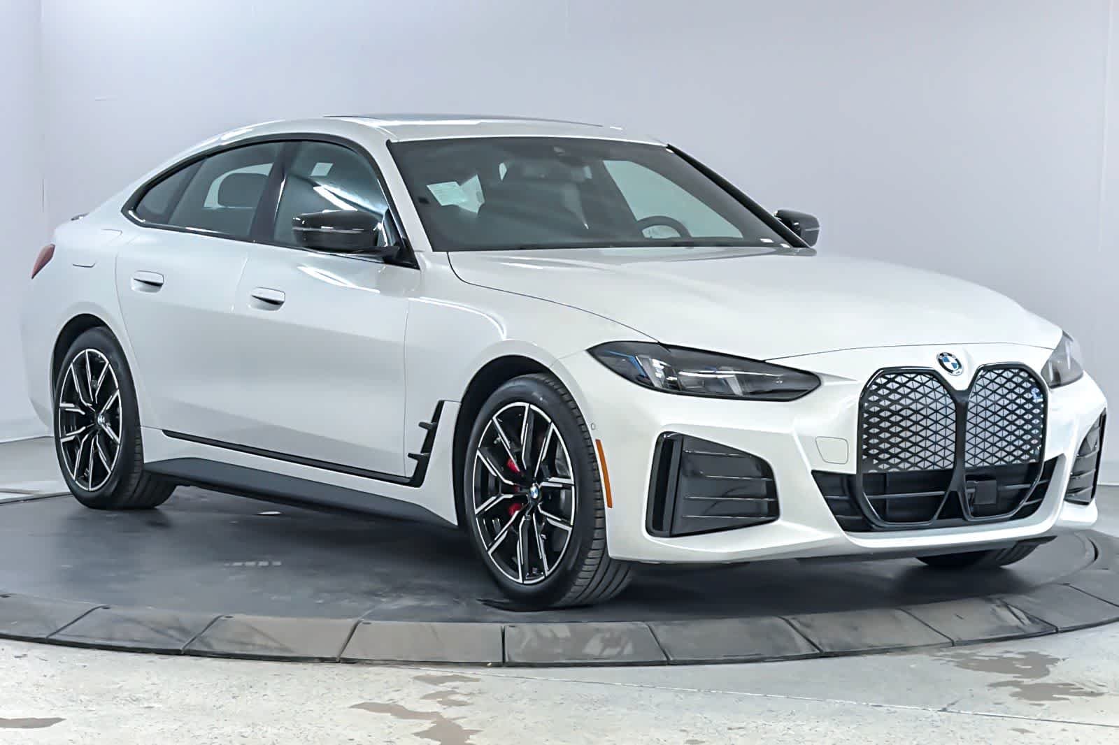 New 2026 Mineral White Metallic BMW eDrive40 image 9