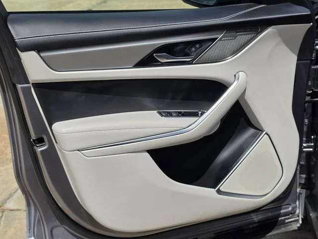 2025 Jaguar F-PACE R-Dynamic S - Photo 16